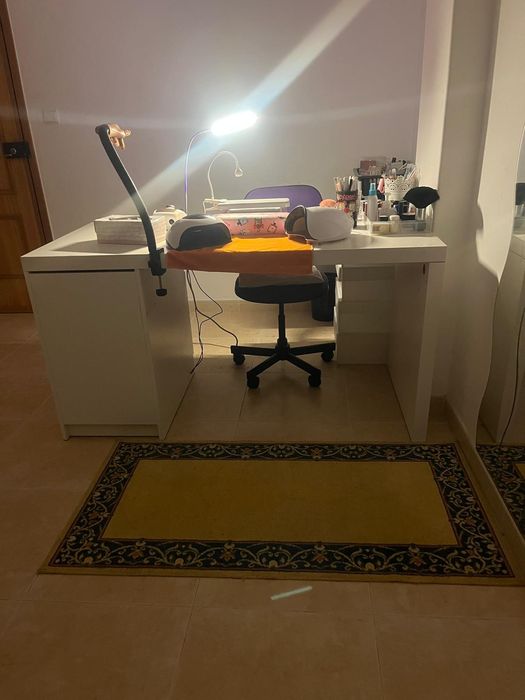 Secretaria e Estante