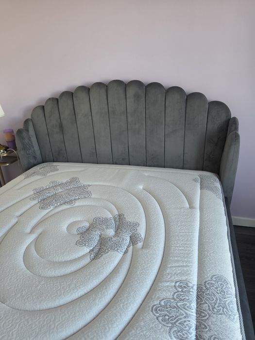 Cama em Veludo cor cinza 160x200