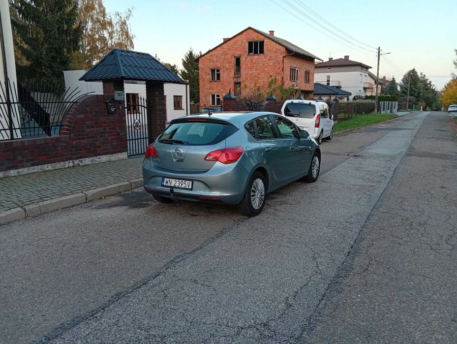 Opel Astra 1.4 Ecotec  benzyna 100 KM Polecam