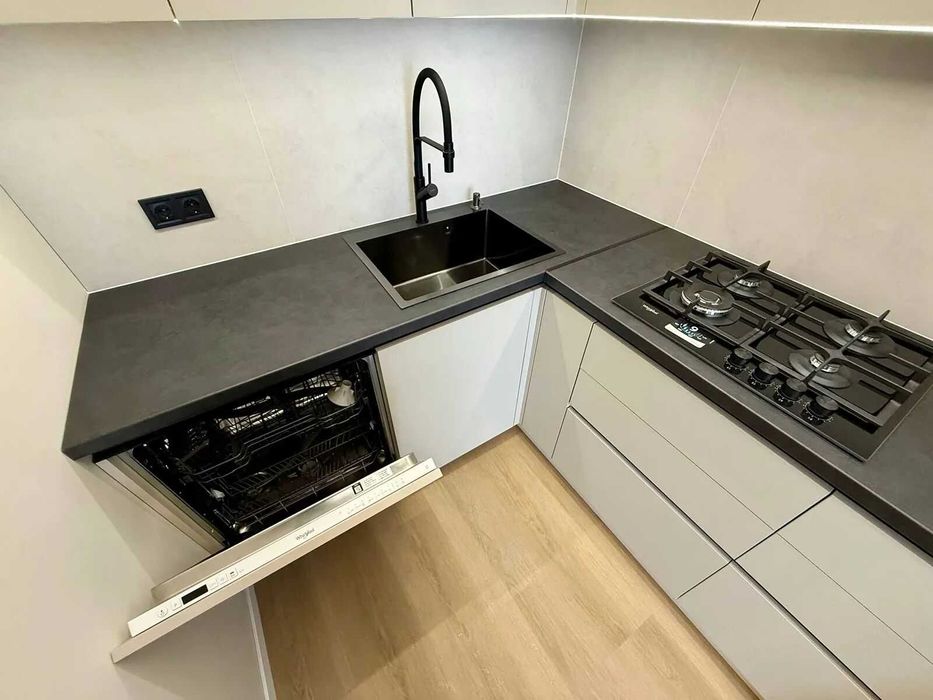 1-кімнатна з новим ремонтом, 42 м2