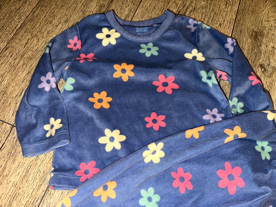 Primark piżamka welurowa w kwiatki 9-12 mięs
