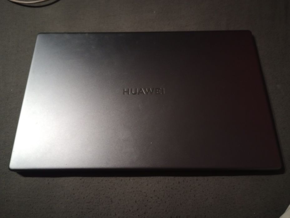 Huawei matebook 8gb ryzen 5 SSD 256