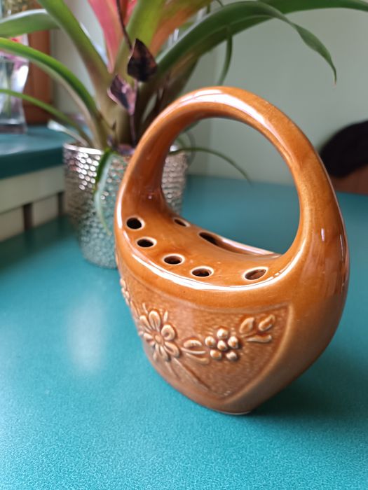 Ozdobny ceramiczny koszyczek