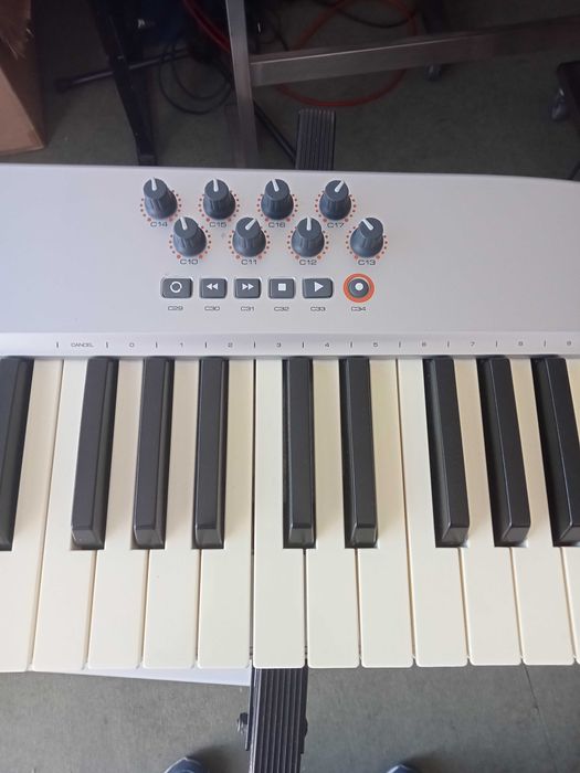 Teclado Controlador M-AUDIO  Oxigen 61