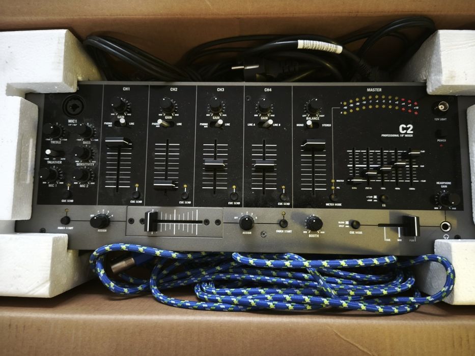 MACKIE SRM 1550, Thump12, Numark C2