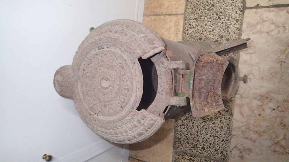 Salamandra antiga em ferro