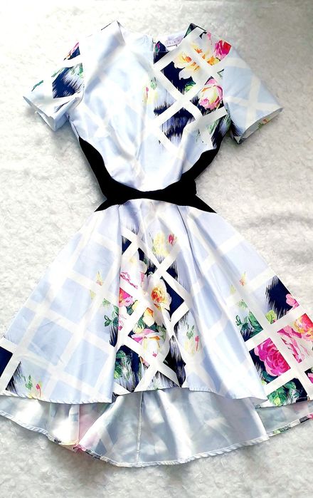 Piekna sukienka True Violet

Roz S,M