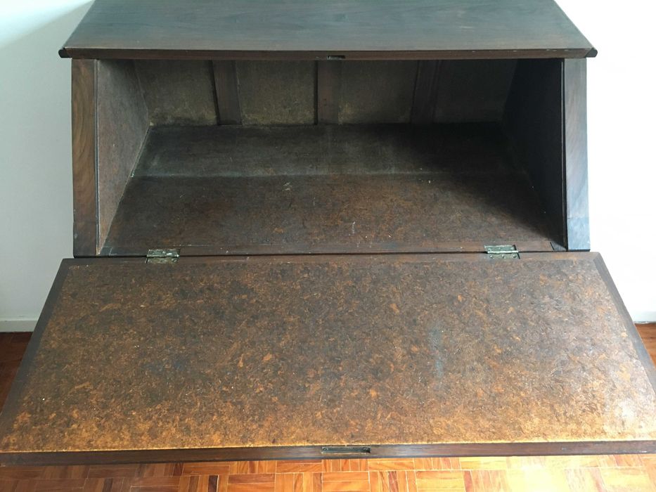 Escrivaninha de madeira