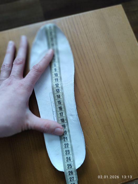 Білі шкіряні кеди , розмір 38.