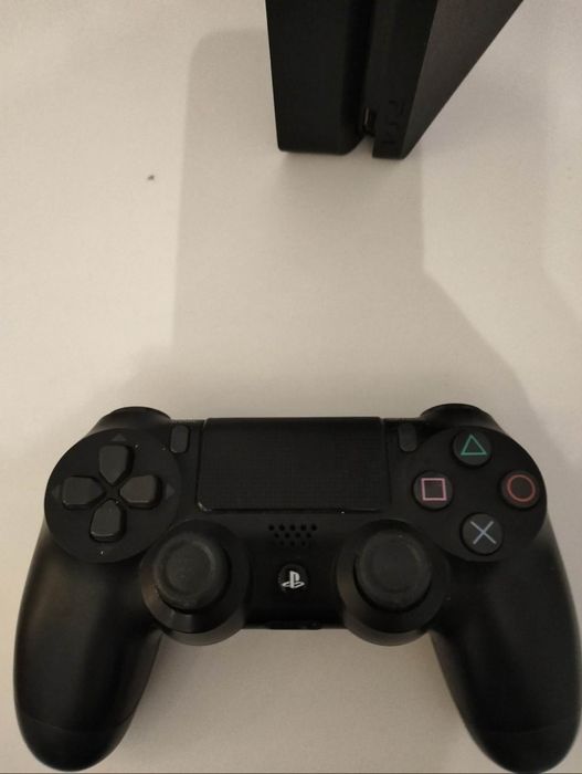 PlayStation 4 Slim 500GB + gry