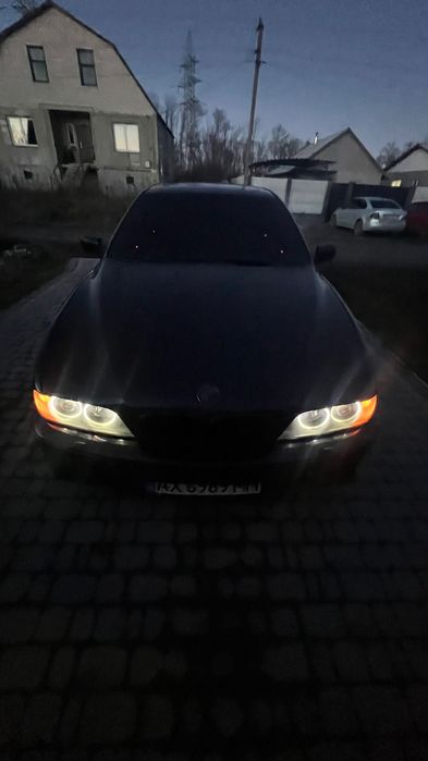 Продам машину бмв е39