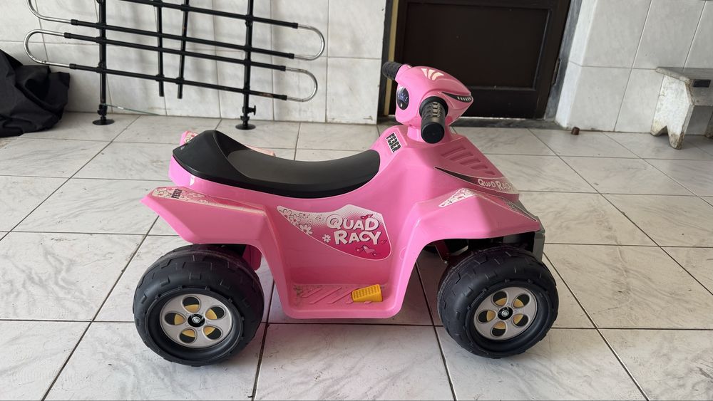 Moto4 criança rosa em bom estado