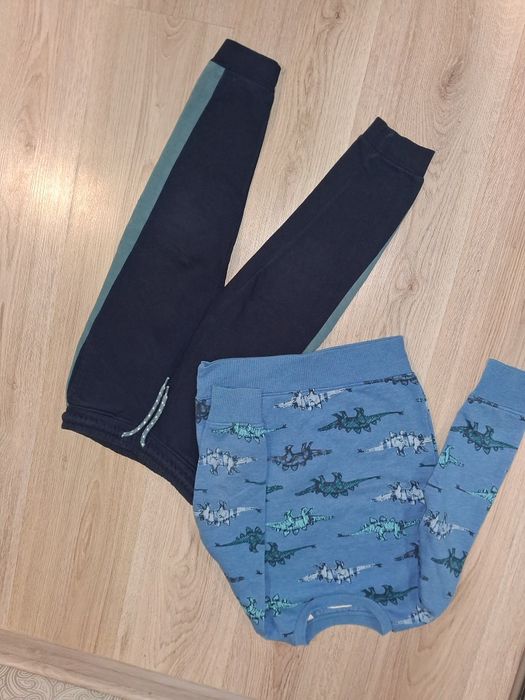 Куртка вітровка і подарунок шапка