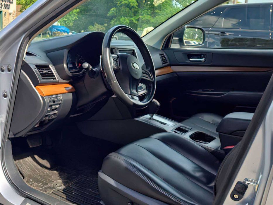 Subaru Outback 2.5i Limited      2013