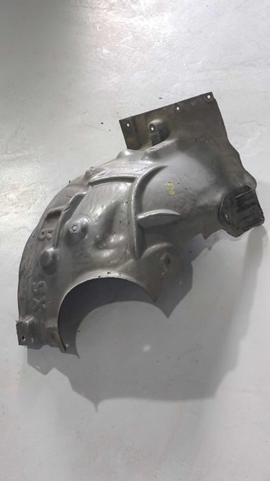 Cave de Roda BMW Serie 1 (F20/F21) Frente Direito (Parte de Trás)