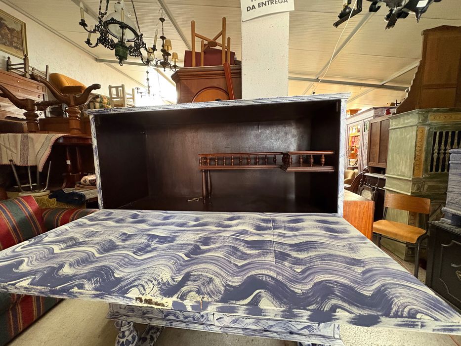 Móvel Bar Restaurado em Azul e Branco