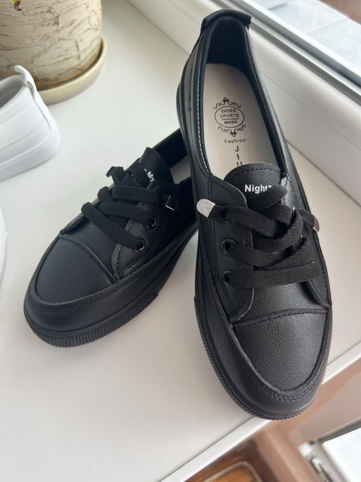 Жіночі макасіни на шнурівці