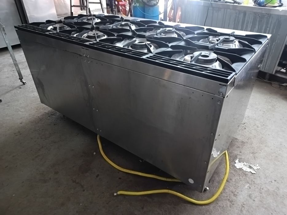 Fogão industrial a gás com 8 queimadores e dois fornos