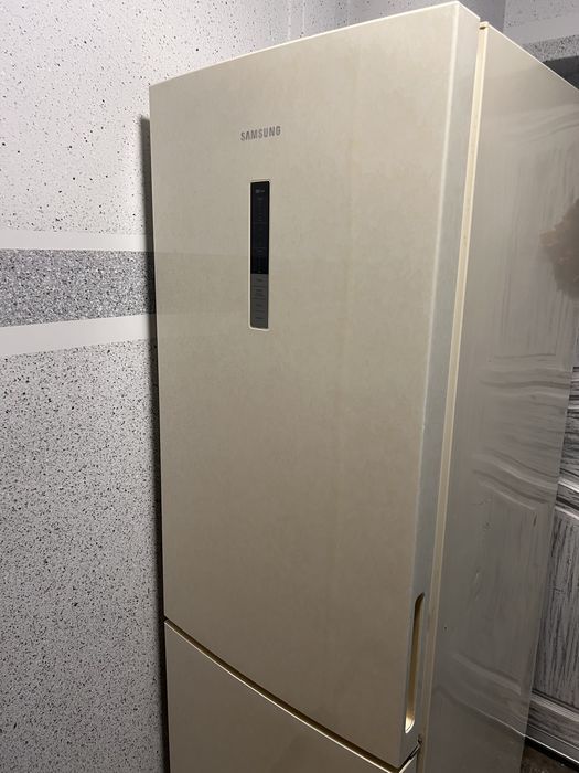 Pojemniki lodówka Samsung RL56GSBVB