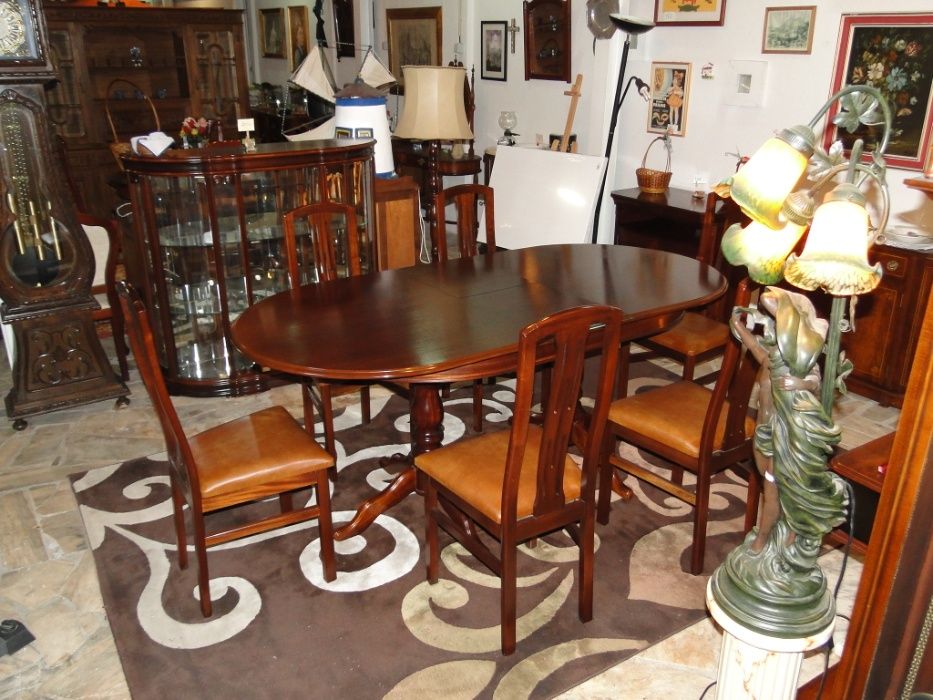 Mesa de sala em madeira - Extensível - Como nova - Só a mesa as cadeir