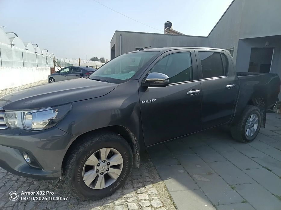 Toyota Hilux 2.4 D-4D 2WD CD Tracker