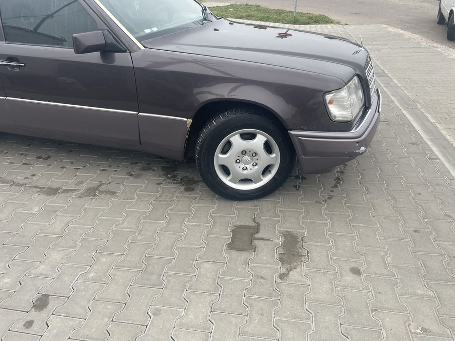 Продам 124 2.0 газ бенз 1993