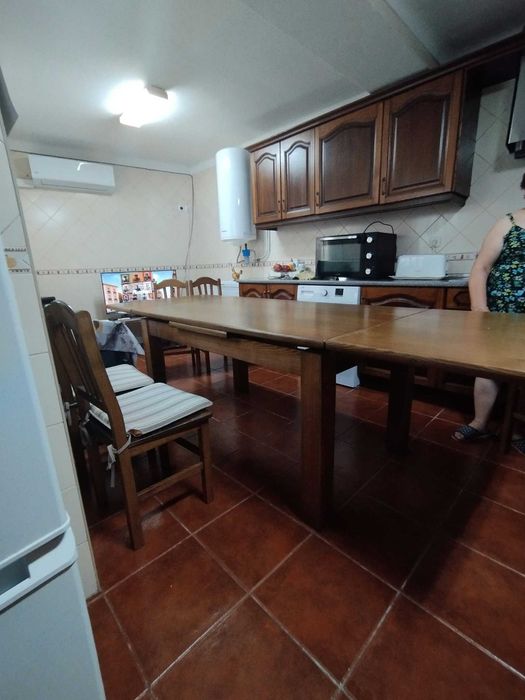 Mesa e cadeiras em pinho como novas