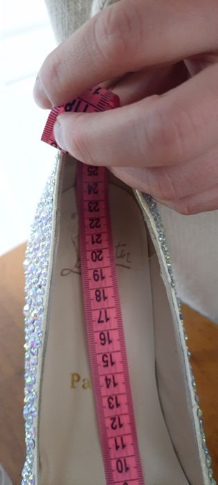 Лабутени туфлі на каблуках камінці