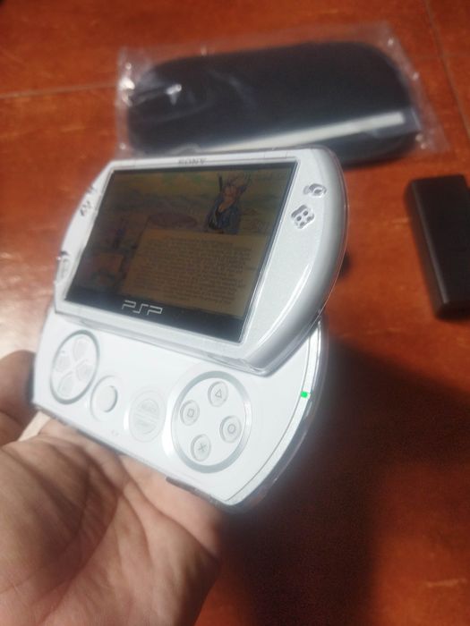 Consola Sony PSP GO como NOVA, com acessórios, excelente estado