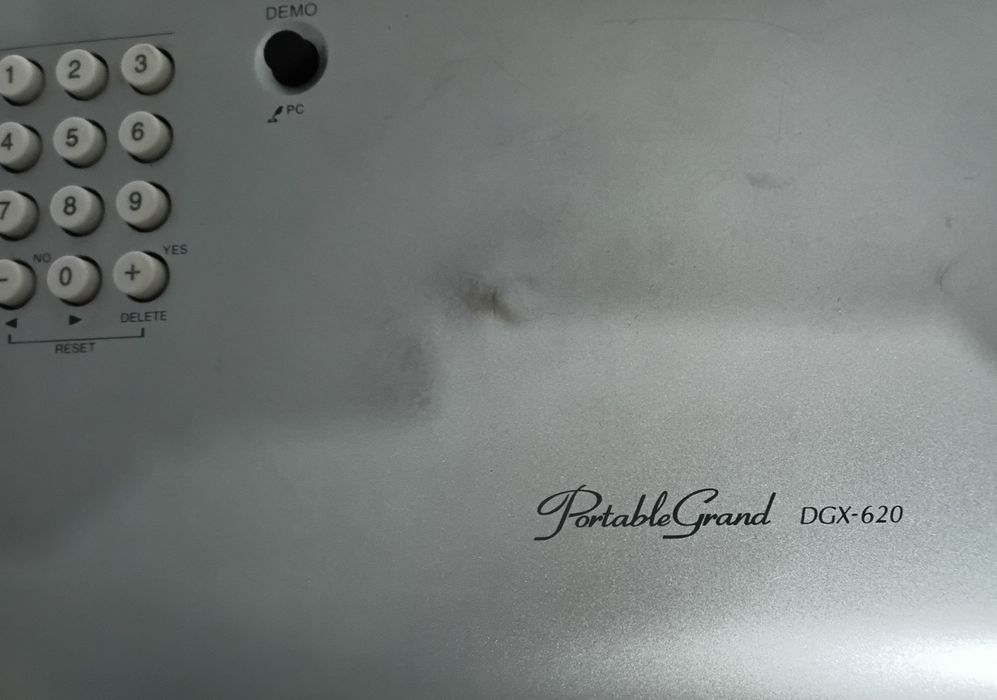 Piano Yamaha Portable Grand DGX-620