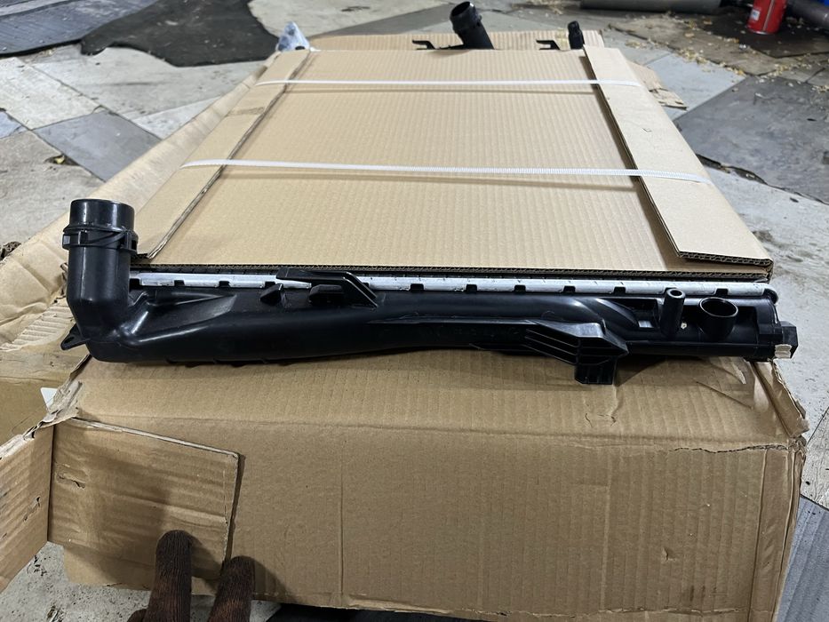 Продам радиатор на бмв 3 серія Bmw 3 E90 e91 e92 e93 e81 e82 e88 e87
