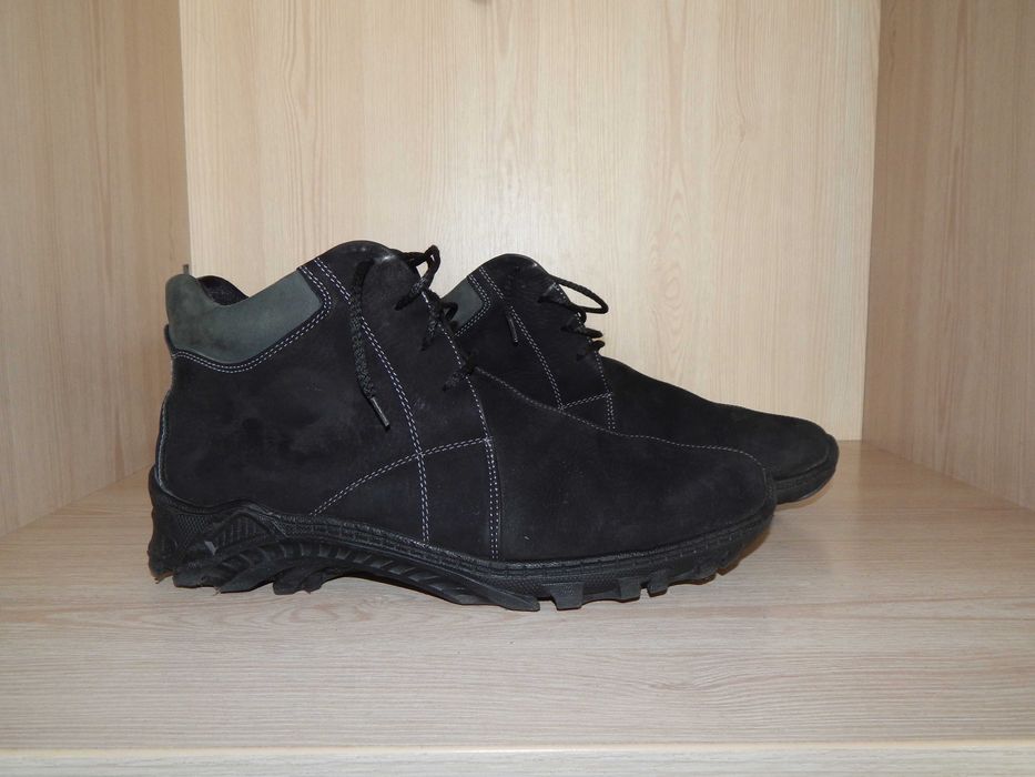 Ботинки/Черевики чоловічі. Нубук. 42 розмір. Колір чорний. Утеплені.