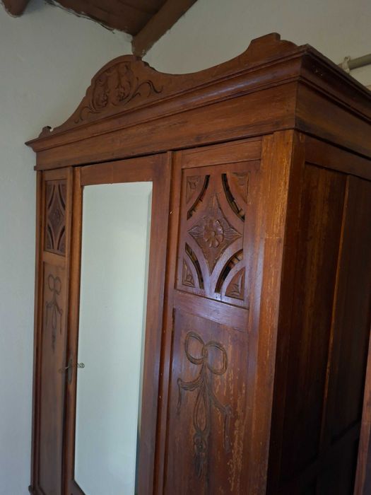 Mobília de quarto Arte Nova - Cama, roupeiro, vitrine e mesa de cabeceira