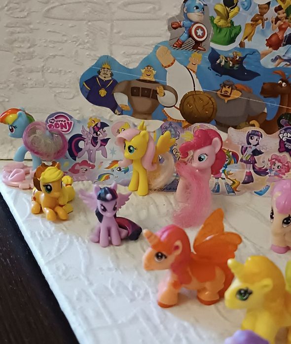 Игрушки Kinder Surprise Единорожки и др.