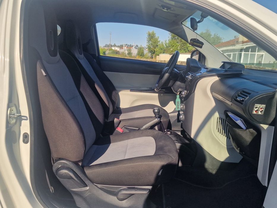 Toyota IQ 1.0 Vvti  4 Lugares Ultima Geração 2014  Poucos Km