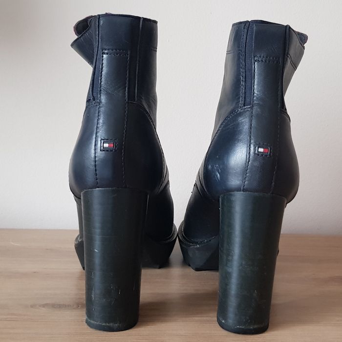 Tommy Hilfiger granatowe botki