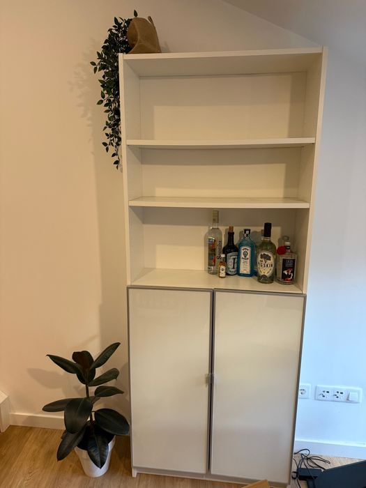 Estante para livros IKEA em bom estado