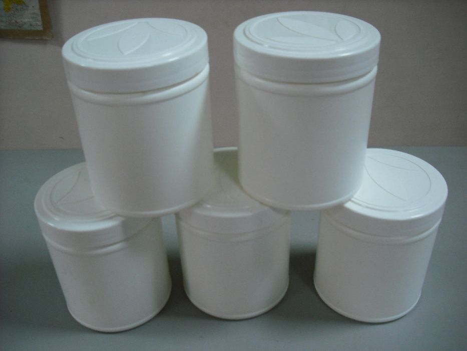 1 mochila, 1 pingadeira, caixas, 2 corta unhas e 1 base panelas