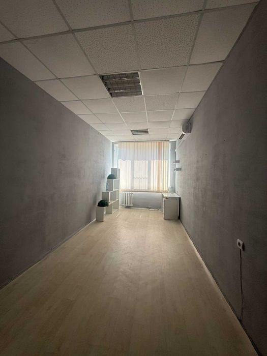 Здам офіс 16,5 кв.м на 12 поверсі з ремонтом у бізнес центрі, вулиця Сверстюка, метро Лівобережна 5 хвилин пішки