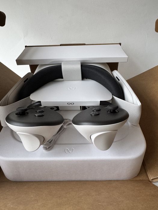 Meta Quest 3S 128Gb / Meta Quest 3S 128Gb / Meta Quest 3S 128Gb