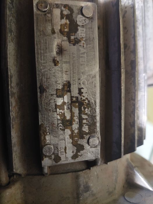 Продам електродвигун 2.8 кв 380 в