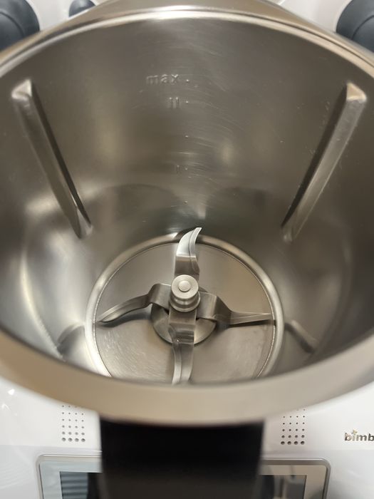 Bimby TM6 + Bimby Friend (com oferta)