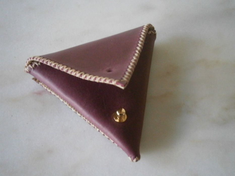 Carteira/porta moedas triangular em pele genuina, NOVA