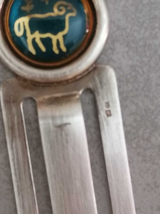 Marcador de páginas de livro prata