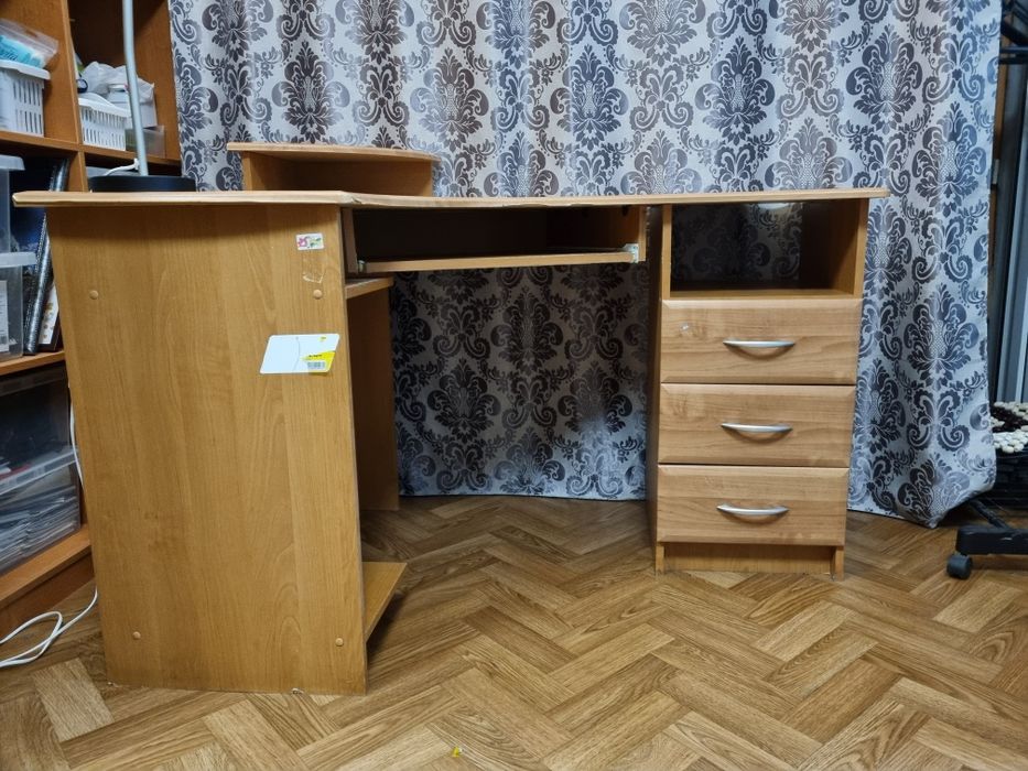 Продам комп'ютерний стіл