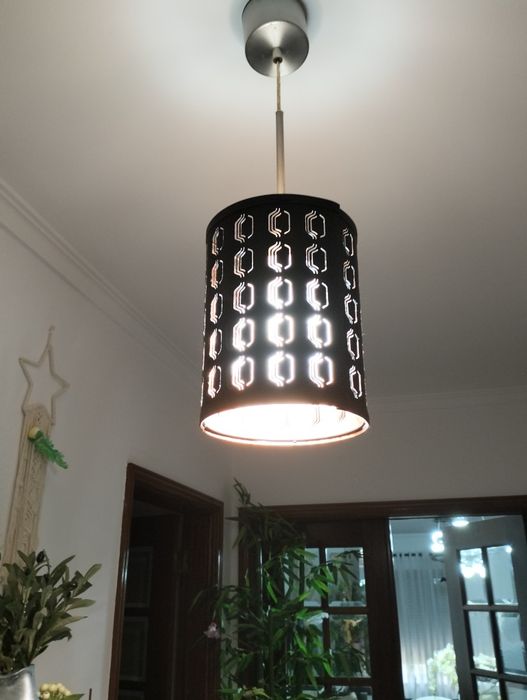 Dois candeeiros pretos