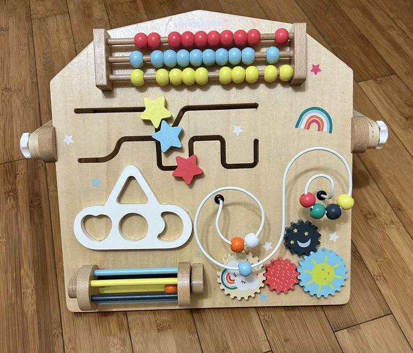 Quadro atividades bebe em madeira