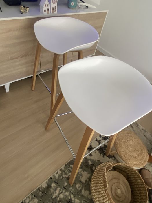 2 bancos altos  brancos