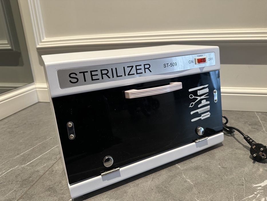 Sterylizator do narzedzi fryzherskich