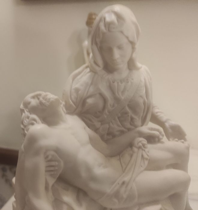 Vendo Estatueta Resina Religiosa